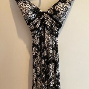 34  White House Black Market ,  built in bra, black/white print, pit 12”